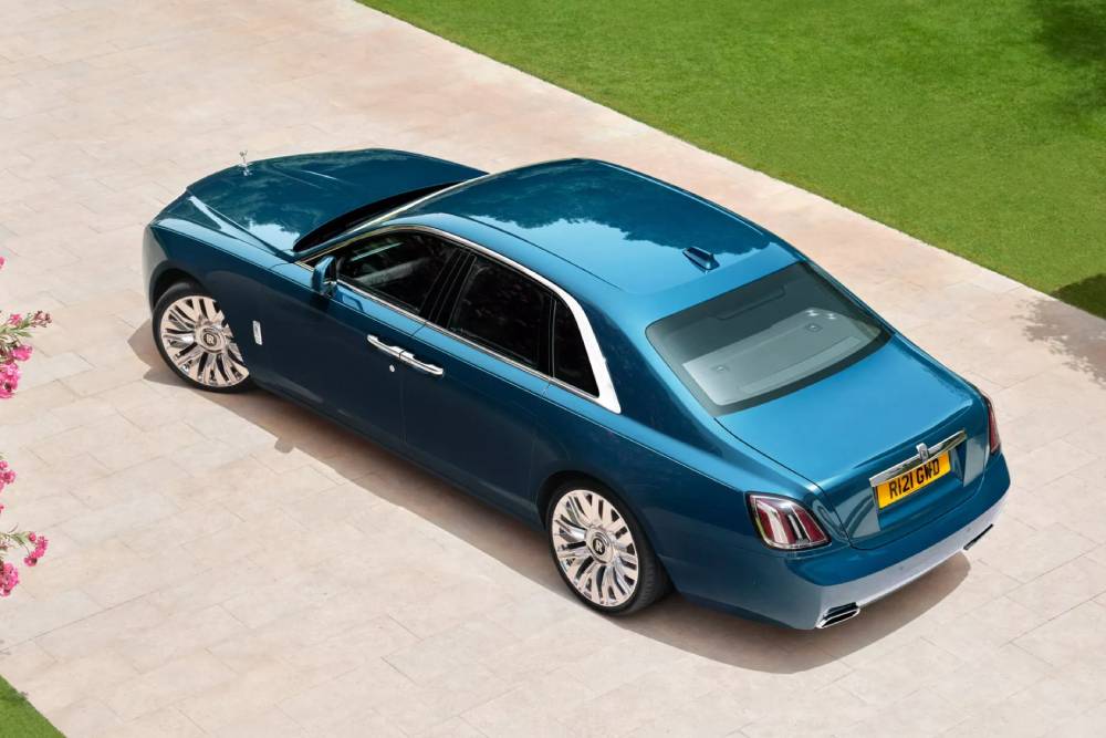 https://autogreeknews.gr/wp-content/uploads/2024/10/2026-Rolls-Royce-Ghost-Series-II-00001-2048x1350-1.jpg