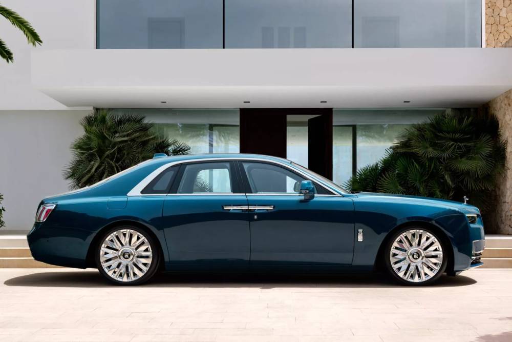 https://autogreeknews.gr/wp-content/uploads/2024/10/2026-Rolls-Royce-Ghost-Series-II-00007-2048x1152-1.jpg