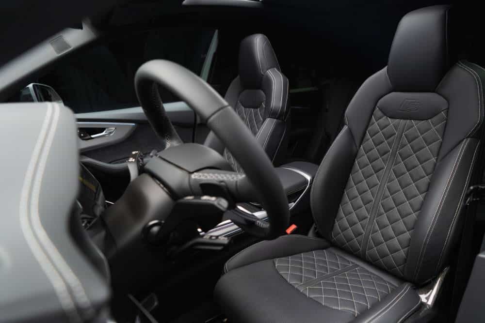 https://autogreeknews.gr/wp-content/uploads/2024/10/ABT-Tuning-Q8_Sakhir_Gold-Interieur-Sitze.jpg