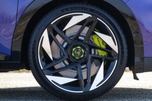 Abarth-600e-Scorpionissima-(2)