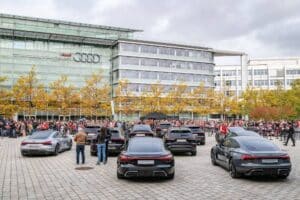 Audi delivers company cars to FC Bayern