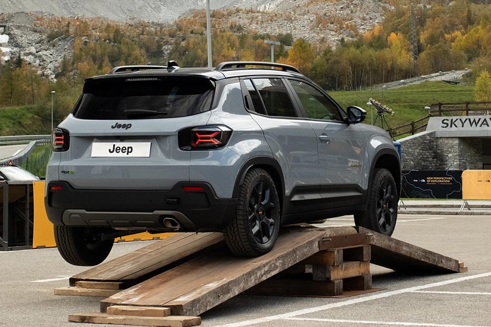 https://autogreeknews.gr/wp-content/uploads/2024/10/Jeep-Avenger-4xe-The-North-Face-Edition-38.jpg