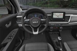 Kia-Stonic-2024-esoteriko