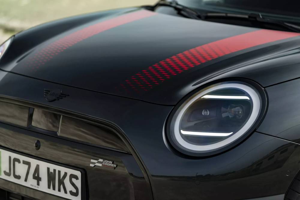 https://autogreeknews.gr/wp-content/uploads/2024/10/MINI-JCW-Electric-20-2048x1366-1.jpg