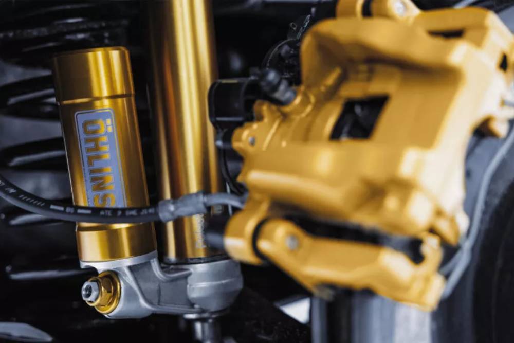 https://autogreeknews.gr/wp-content/uploads/2024/10/Ohlins-Brembo-1024x576-1.jpg