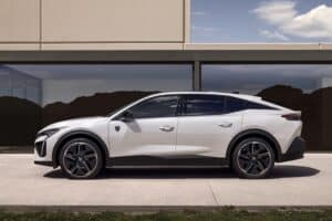 PEUGEOT_E408_2405CV_130