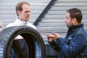 Porsche-Carrera-GT-3