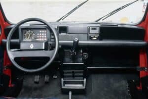 Renault-4-old-(4)