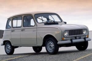 Renault-4-old-(6)