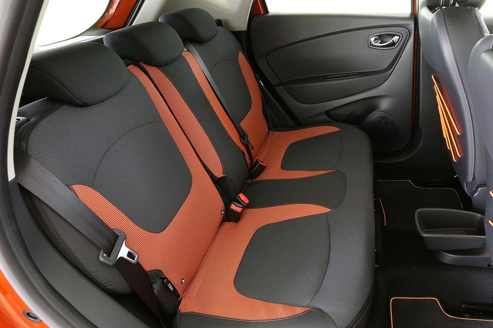 https://autogreeknews.gr/wp-content/uploads/2024/10/Renault-Captur-2014-rear-seat.jpg