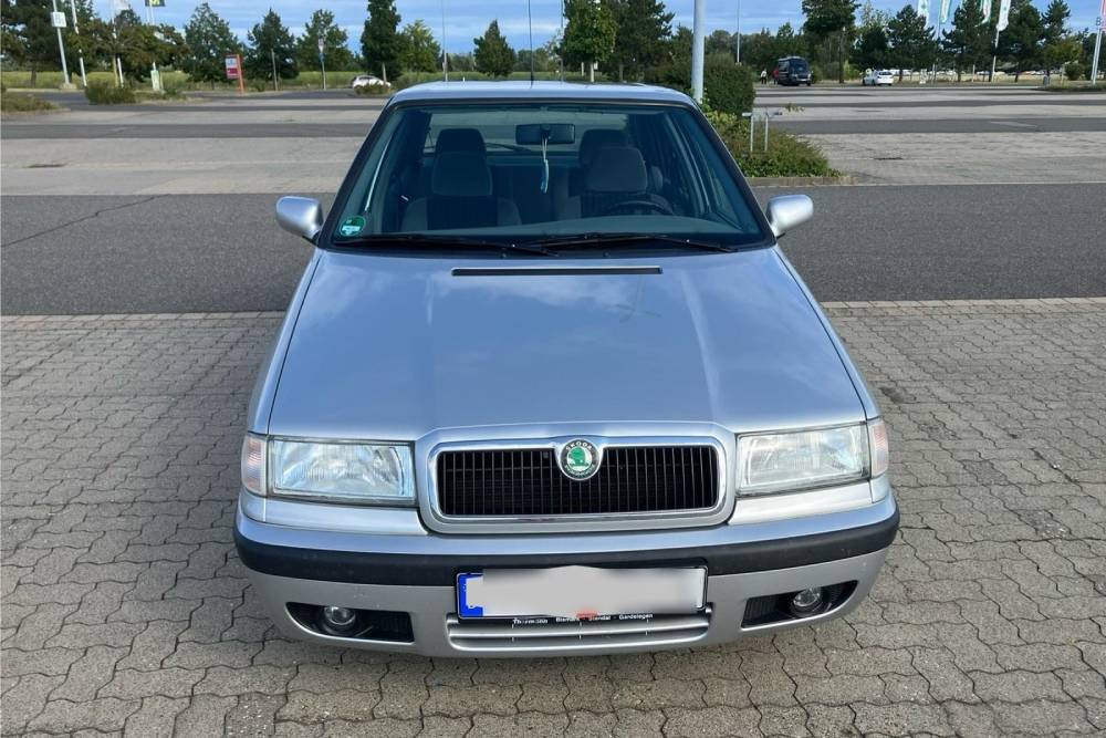 https://autogreeknews.gr/wp-content/uploads/2024/10/Skoda_Felicia_16_GLX_2000_for_sale-1.jpg