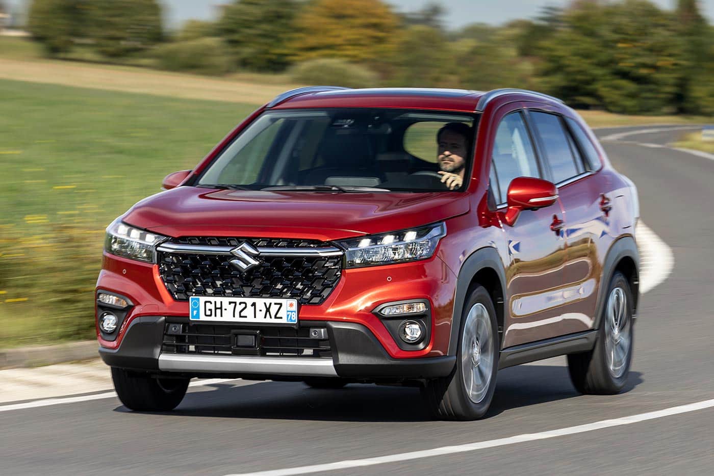 https://autogreeknews.gr/wp-content/uploads/2024/10/Suzuki_S-Cross_2024-13.jpg