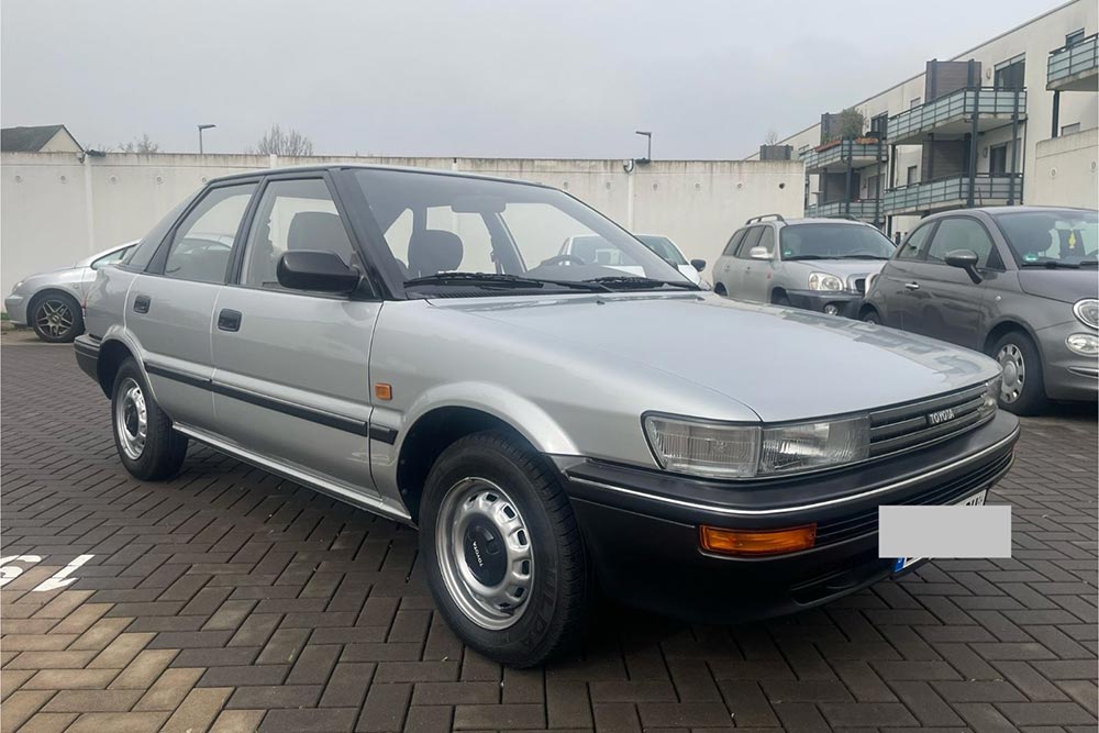 https://autogreeknews.gr/wp-content/uploads/2024/10/Toyota-Corolla-1988-7.jpg