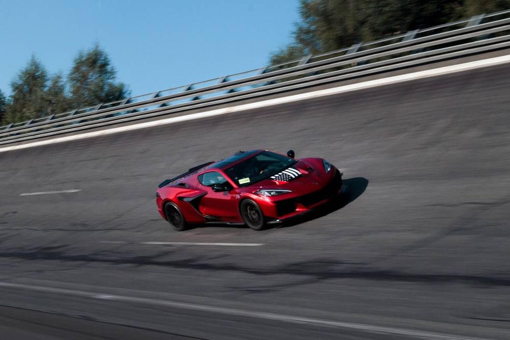 «Σβηστά» 376 χλμ./ώρα η νέα Corvette ZR1! (+video)