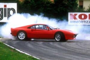 H Pirelli ξαναβγάζει λάστιχα για τη Ferrari 288 GTO