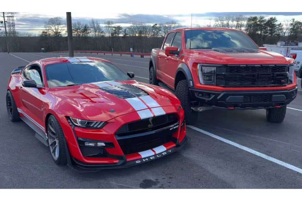 https://autogreeknews.gr/wp-content/uploads/2024/10/gt500-drag-races-raptor-r.jpg