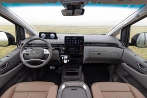 hyundai-staria-1121-interior-01