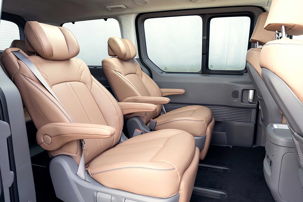 https://autogreeknews.gr/wp-content/uploads/2024/10/hyundai-staria-interior-06.jpg