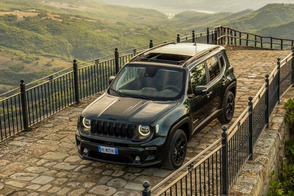 https://autogreeknews.gr/wp-content/uploads/2024/10/jeep-celebrates-one-million-european-sales-with-re-3.jpg