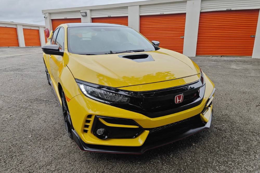 https://autogreeknews.gr/wp-content/uploads/2024/10/ohio-man-buys-limited-edition-honda-civic-type-r-b-1.jpg