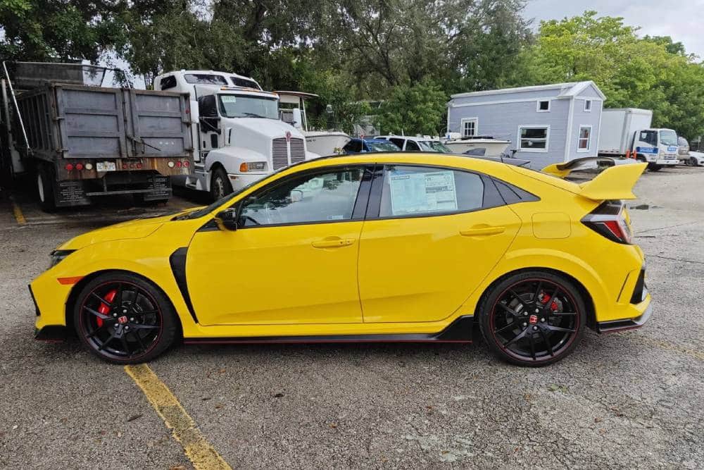 https://autogreeknews.gr/wp-content/uploads/2024/10/ohio-man-buys-limited-edition-honda-civic-type-r-b-4.jpg
