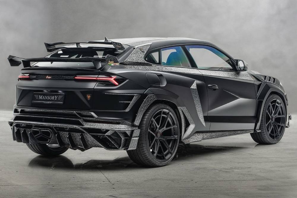 https://autogreeknews.gr/wp-content/uploads/2024/10/okay-who-ordered-this-ridiculous-lamborghini-urus-.jpg