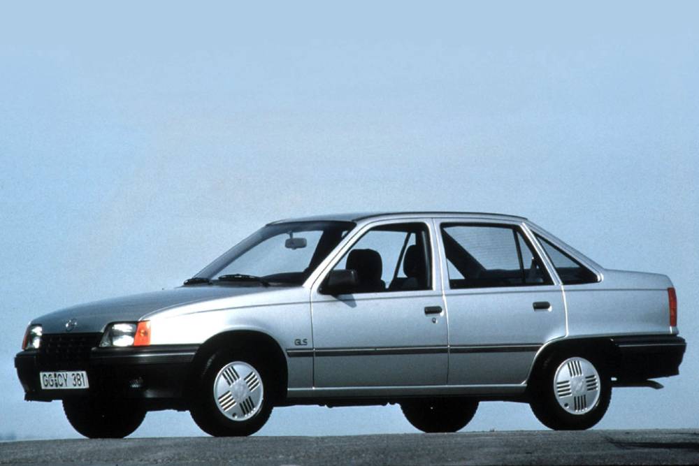 https://autogreeknews.gr/wp-content/uploads/2024/10/opel_kadett_gls_sedan.jpg
