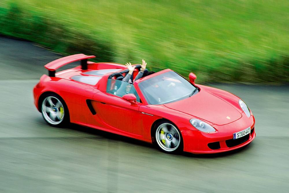 https://autogreeknews.gr/wp-content/uploads/2024/10/porsche-carrera-gt-new-tire.jpg