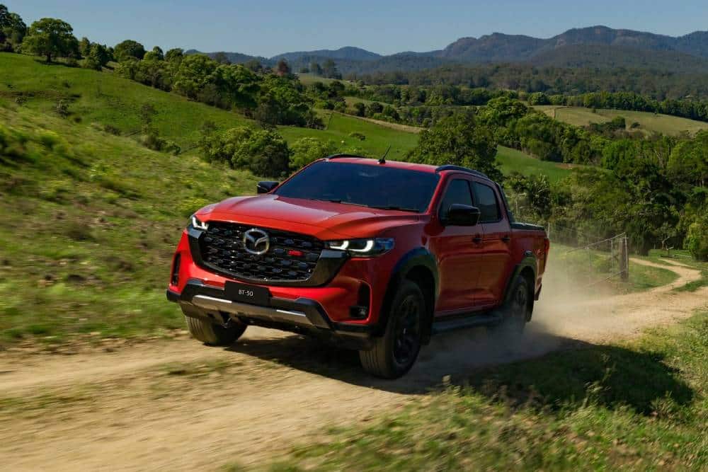 https://autogreeknews.gr/wp-content/uploads/2024/10/refreshed-2025-mazda-bt-50-is-tougher-more-stylish-1.jpg