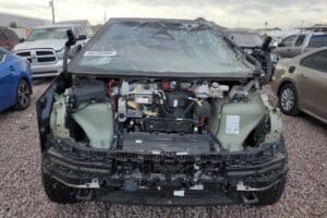 this-brand-new-tesla-cybertruck-was-crashed-and-ab (1)