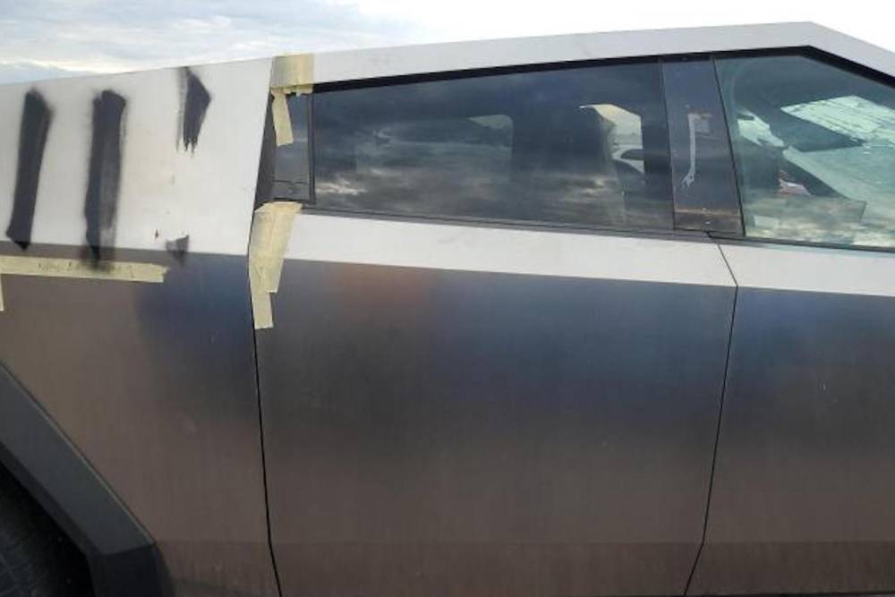 https://autogreeknews.gr/wp-content/uploads/2024/10/this-brand-new-tesla-cybertruck-was-crashed-and-ab-5.jpg