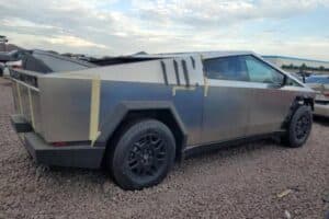 this-brand-new-tesla-cybertruck-was-crashed-and-ab (7)