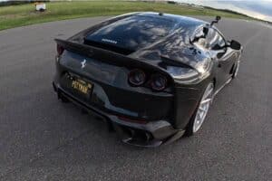 this-v12-supercar-1-4-mile-battle-doesn-t-surprise (3)