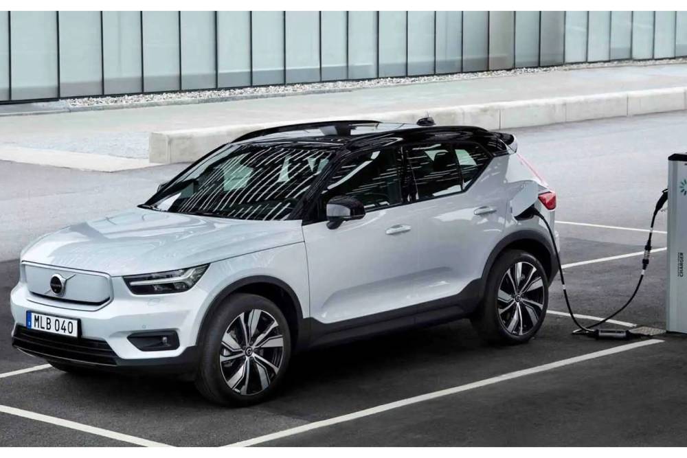 https://autogreeknews.gr/wp-content/uploads/2024/10/volvo-xc40-elettrica.jpg