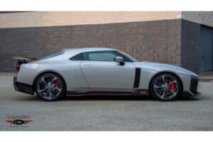 2021-Nissan-GT-R-2457-17