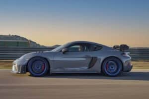2022-Porsche-718-Cayman-GT4-RS-10