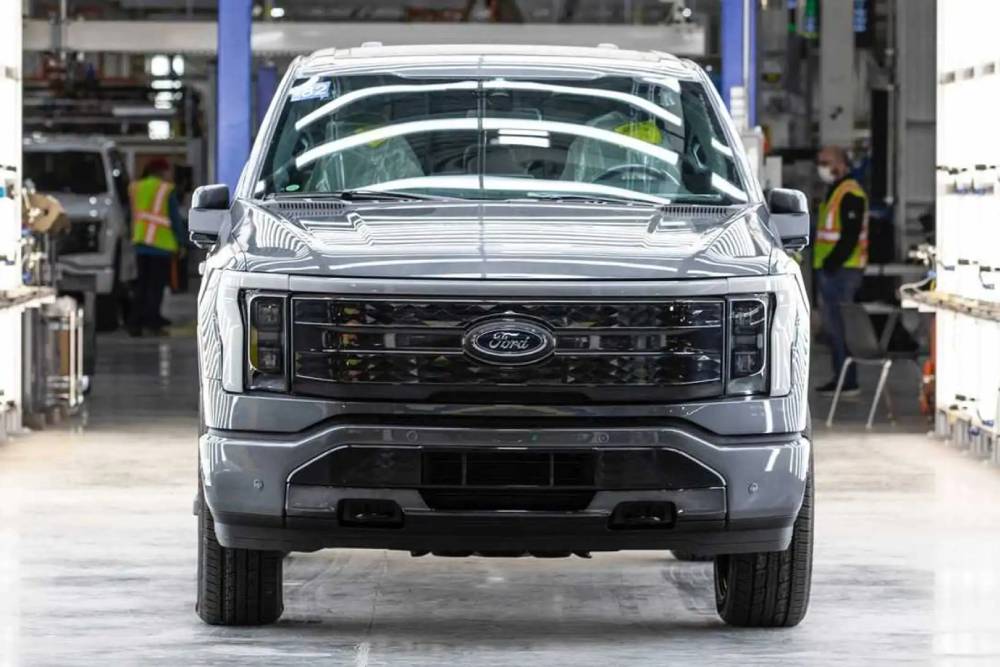 https://autogreeknews.gr/wp-content/uploads/2024/11/2022-ford-f-150-lightning-production.jpg