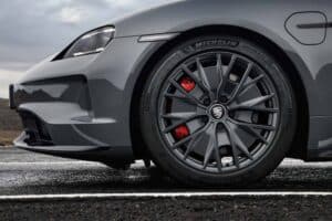 2025-porsche-taycan-gts (5)