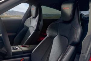 2025-porsche-taycan-gts (8)