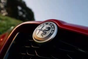 Alfa-Romeo-Stelvio-Edizione-Carbonio-6-2048×947