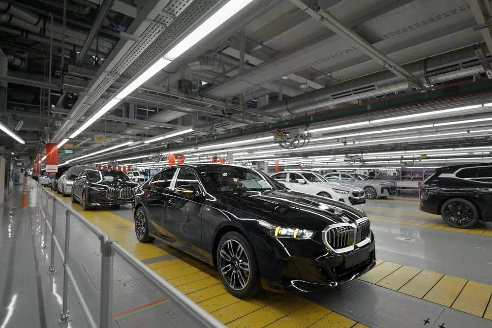https://autogreeknews.gr/wp-content/uploads/2024/11/BMW-Factory-3.jpg