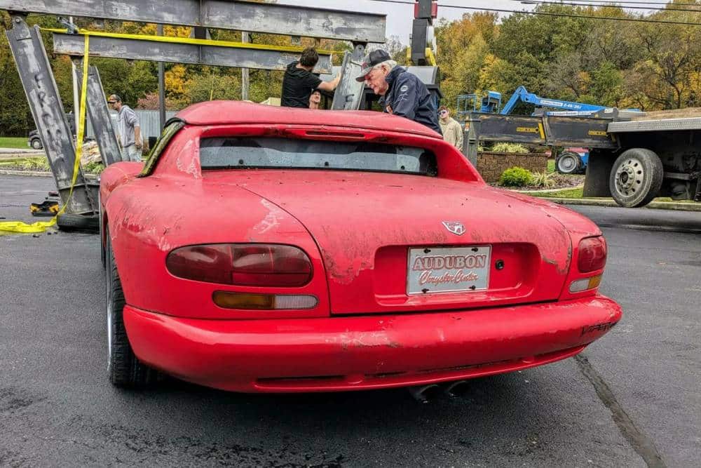 https://autogreeknews.gr/wp-content/uploads/2024/11/Dodge_Viper_1996_forgotten-3.jpg