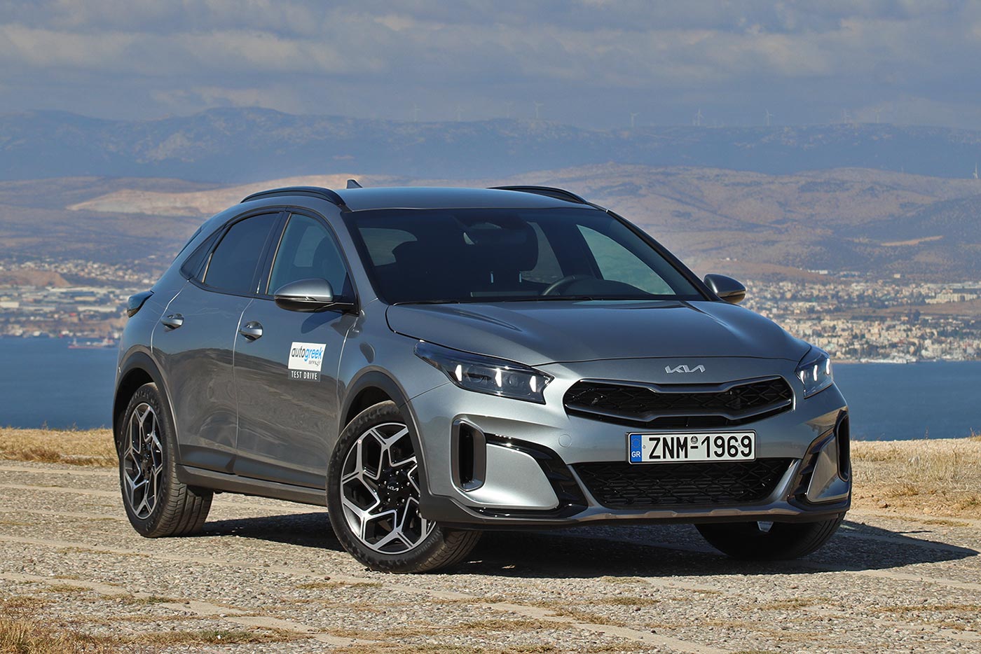 https://autogreeknews.gr/wp-content/uploads/2024/11/Kia-XCeed-static.jpg