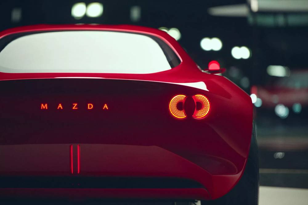 https://autogreeknews.gr/wp-content/uploads/2024/11/Mazda-Iconic-SP-Concept-New-8-2048x1366-1.jpg