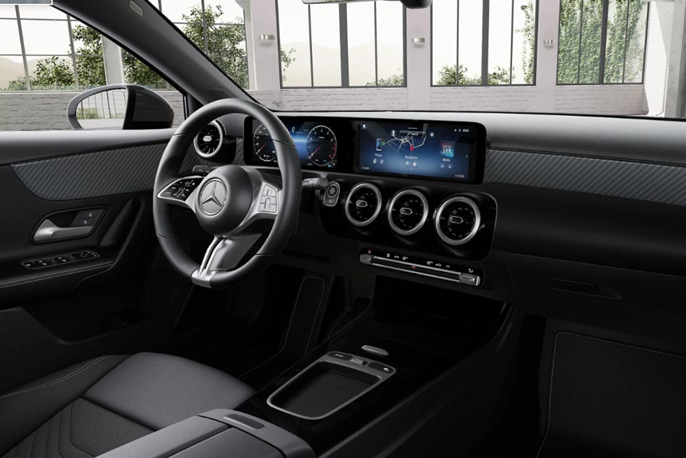 https://autogreeknews.gr/wp-content/uploads/2024/11/Mercedes-A-180-Style-interior.jpg