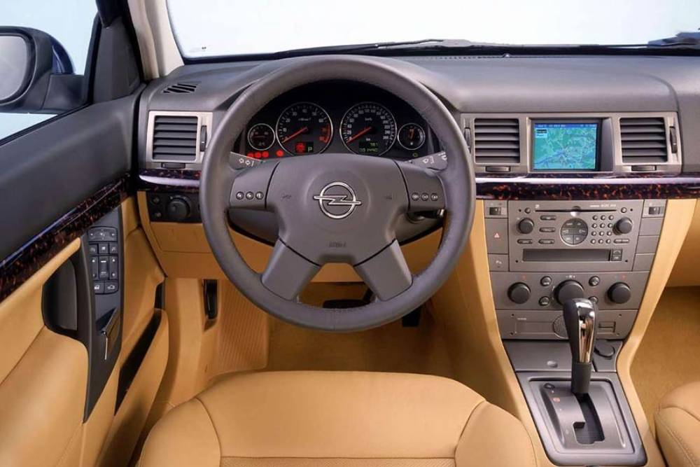 https://autogreeknews.gr/wp-content/uploads/2024/11/Opel-Signum-2003-16.jpg