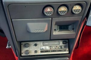 Peugeot_205_GTi_1990_obrneny_Bernard_Arnault_2024_ (10)