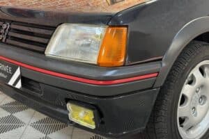 Peugeot_205_GTi_1990_obrneny_Bernard_Arnault_2024_ (11)