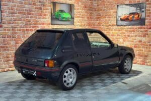 Peugeot_205_GTi_1990_obrneny_Bernard_Arnault_2024_ (3)