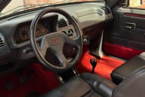 Peugeot_205_GTi_1990_obrneny_Bernard_Arnault_2024_ (5)